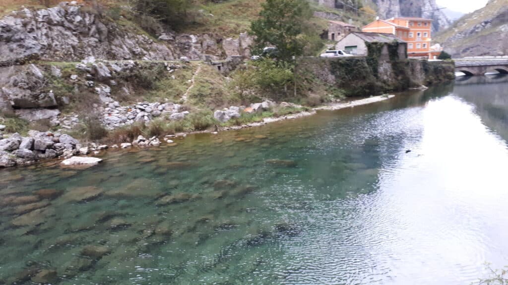 Poncebos_central_hidroeléctrica_marcosplanet